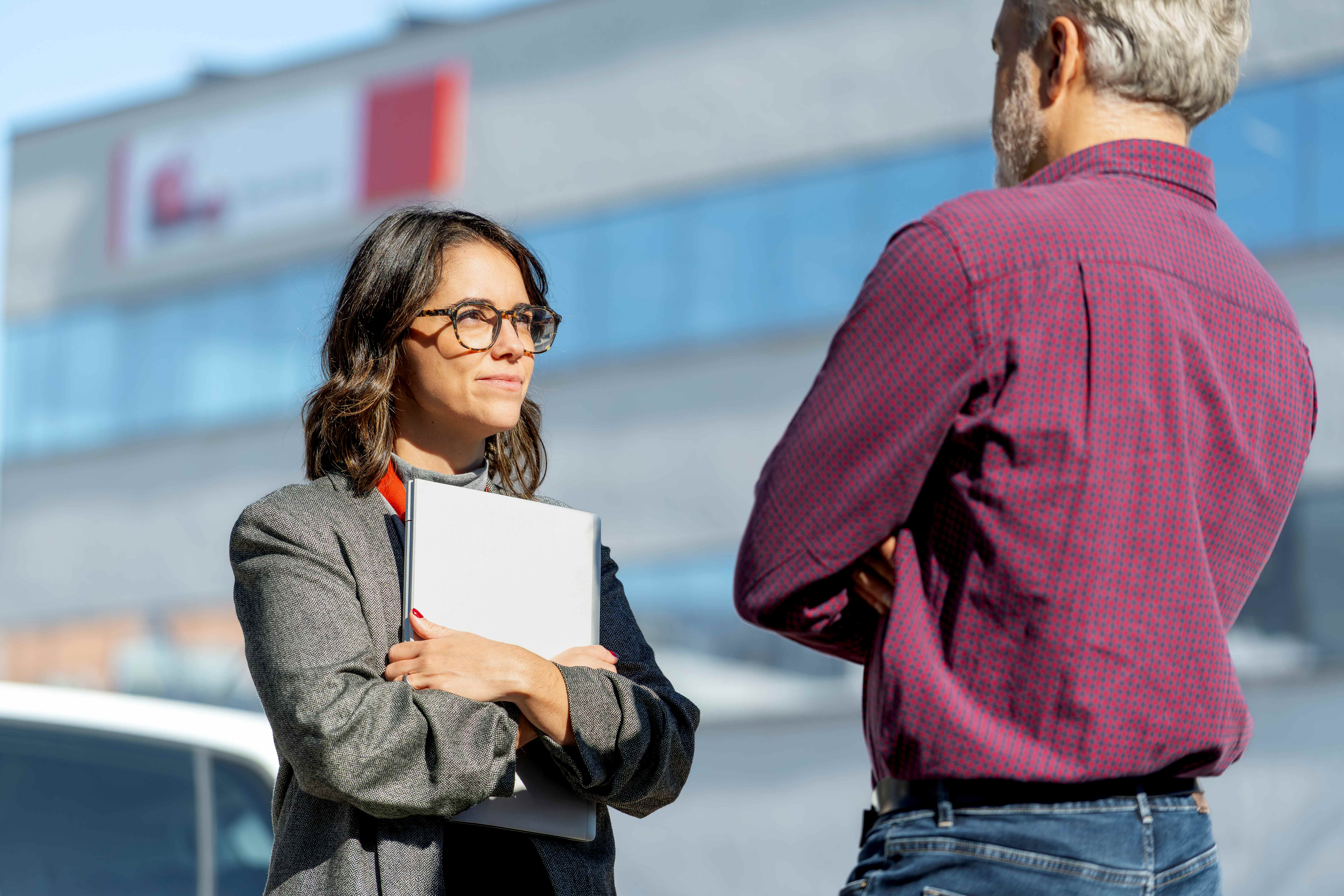 Dos personas hablando