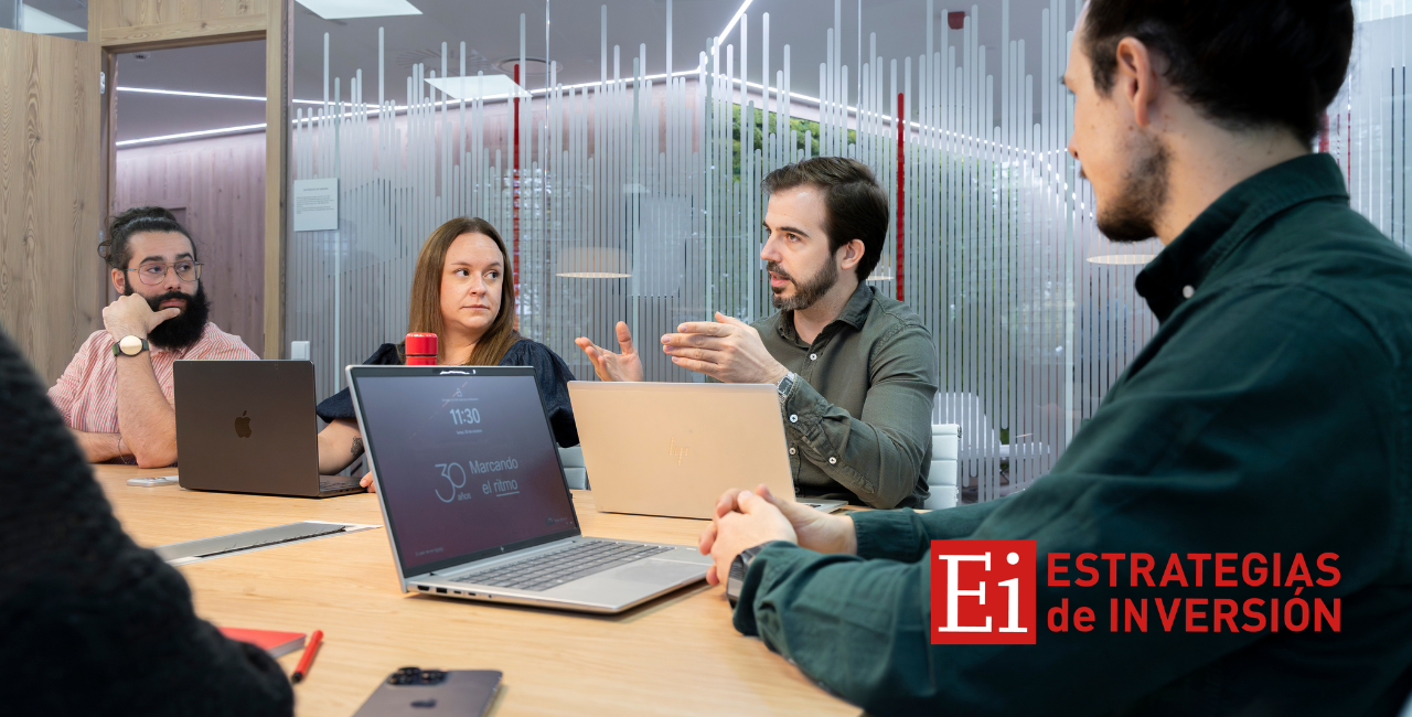 Imagen decorativa. Persona haciendo cuentas en un ordenador