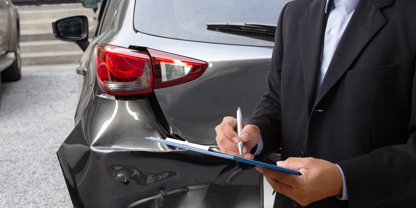 El fraude más habitual: en el seguro del coche y realizado por hombres jóvenes con trabajos precarios que tratan de incluir en el parte daños ajenos al siniestro. Más de la mitad de los defraudadores afirman que lo hicieron por la situación económica derivada de la pandemia (55%). Conoce más datos de este Estudio de la Fundación Línea Directa