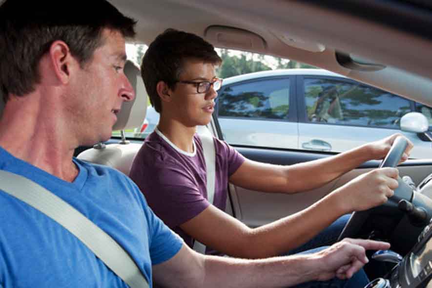 A radical change: the mortality rate among young drivers drops by 41% in the last decade
