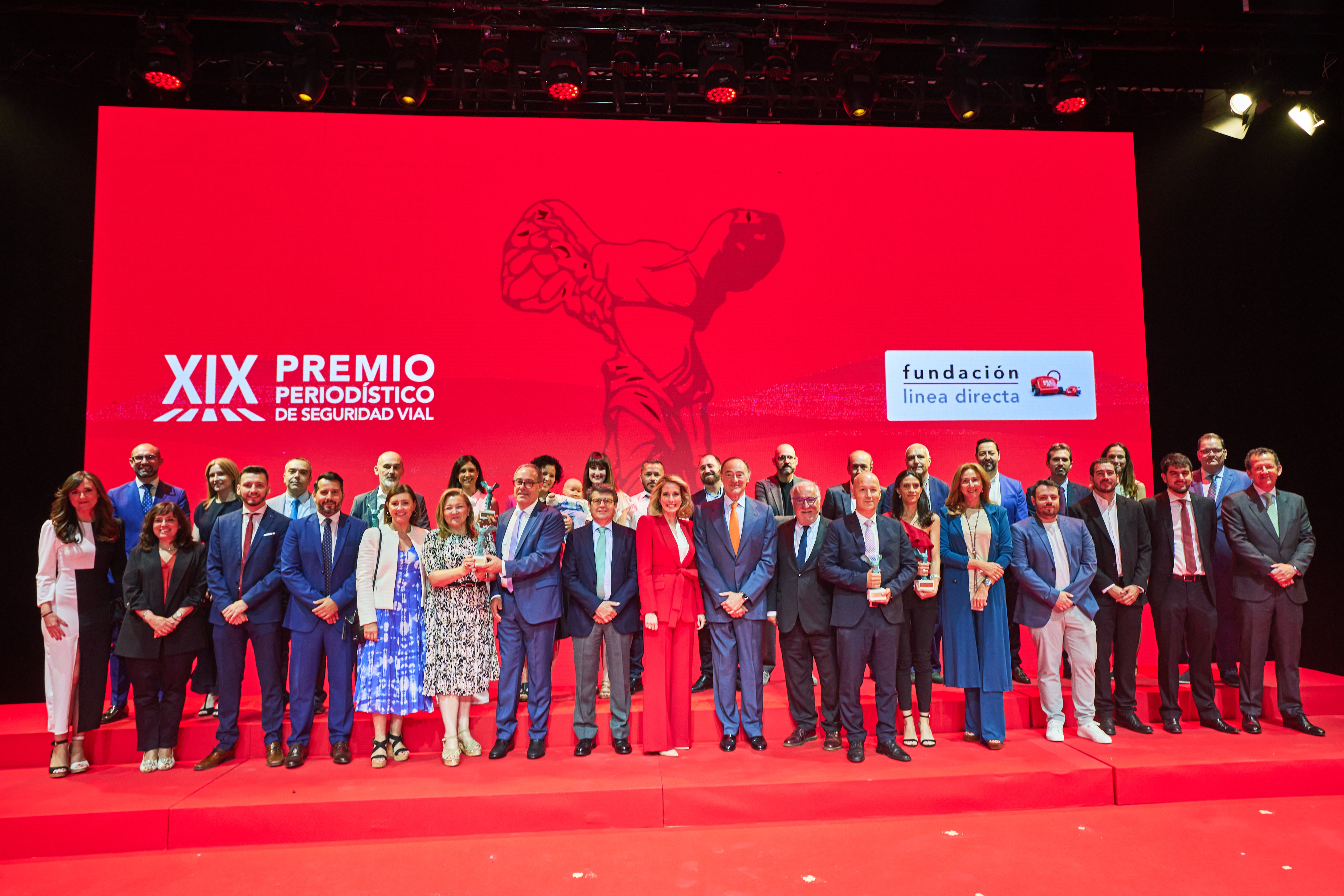 Foto de los finalistas y del jurado del XIX Premio Periodístico