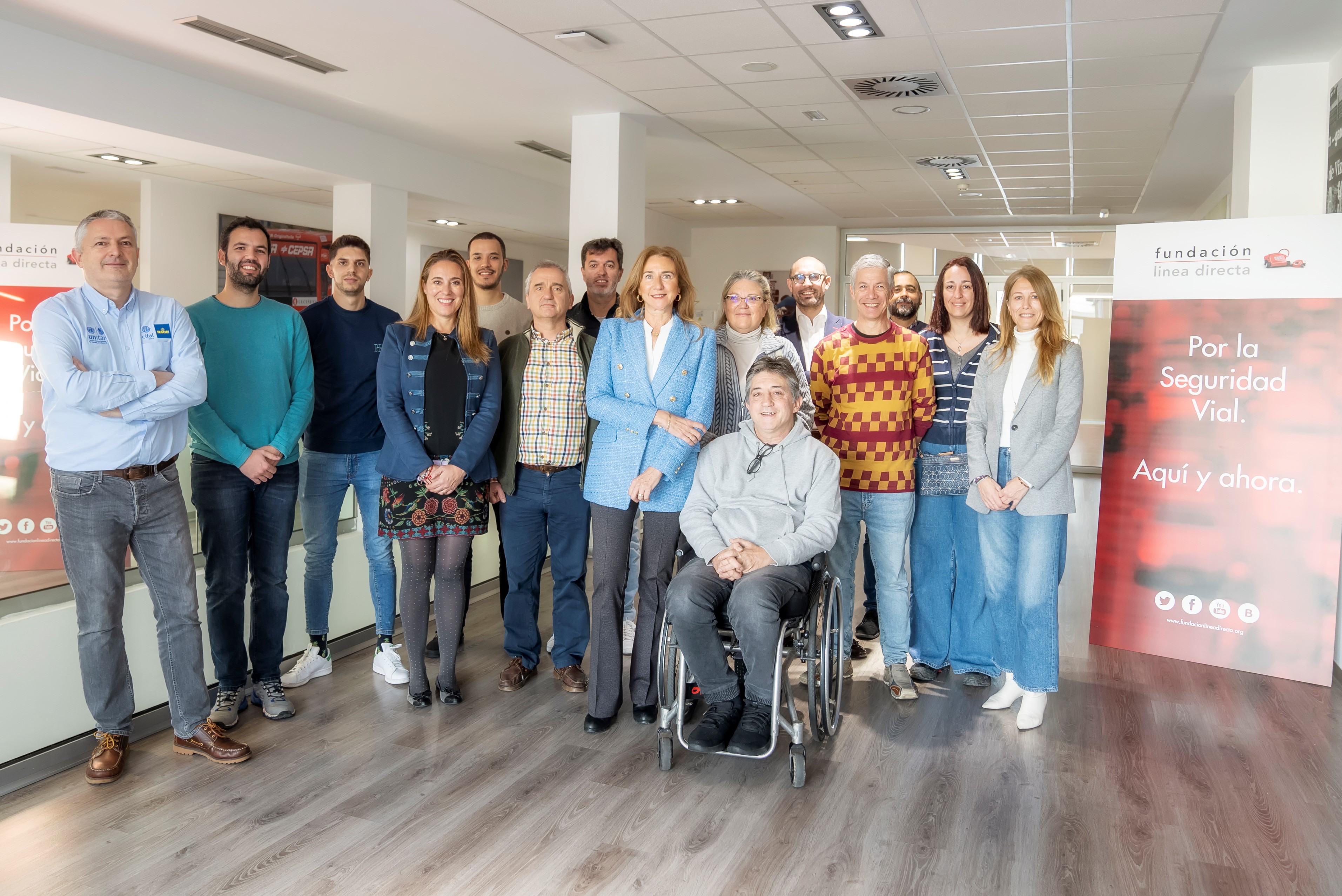 Mar Garre and unemployed teachers during the Línea Directa Foundation course on road safety