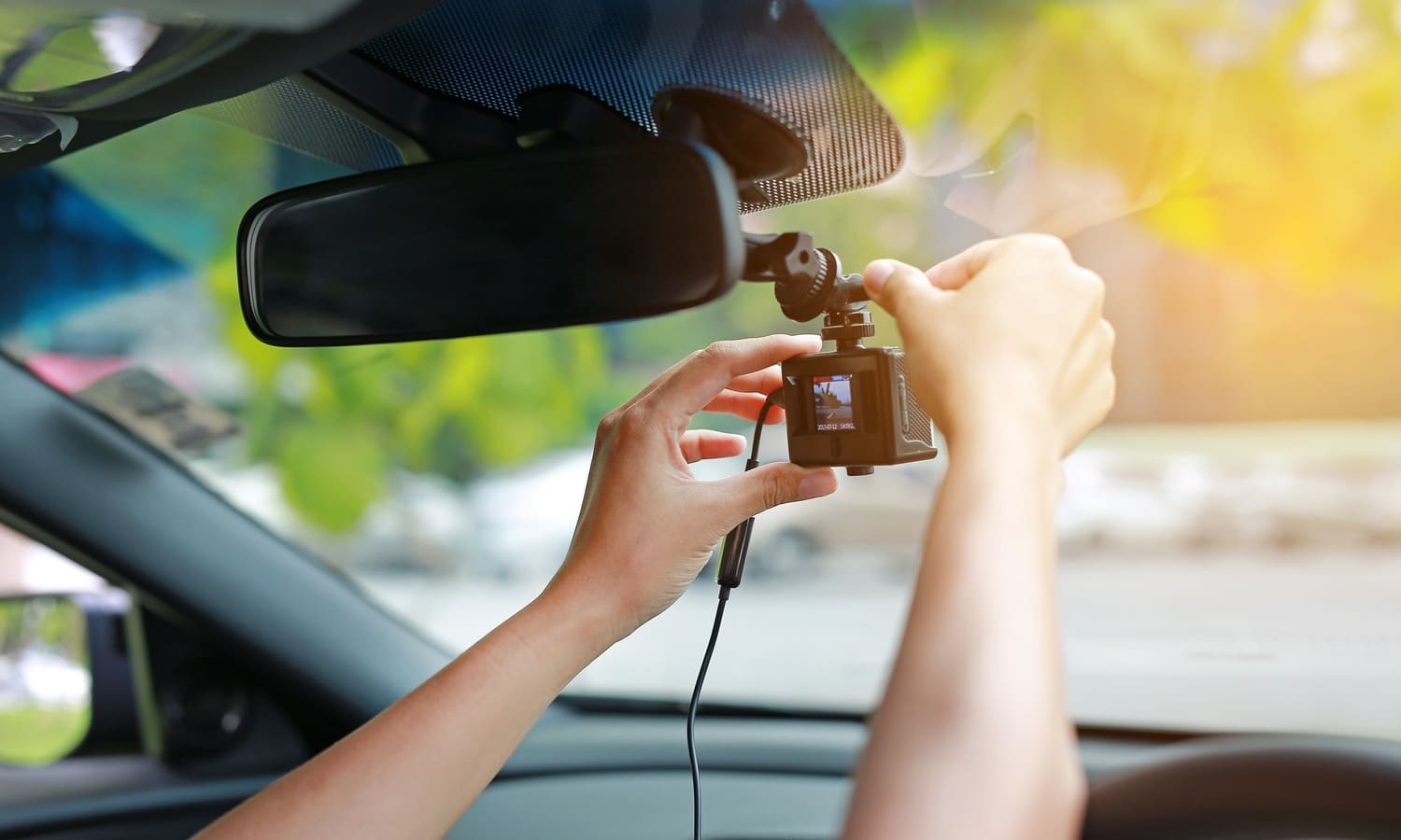 Es legal llevar una cámara en el coche?